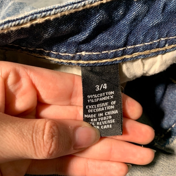 Jean Cuffed Capris - Picture 4 of 5